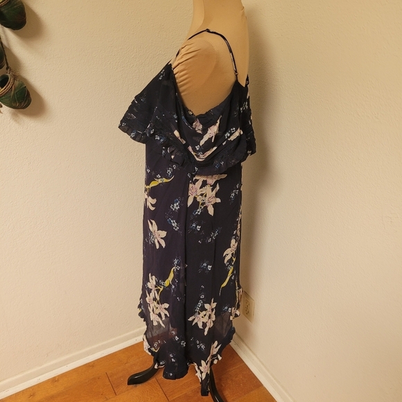 PAIGE Sahar Silk Cold Shoulder Shark Bite Hem Floral Lined Dress - Picture 6 of 7